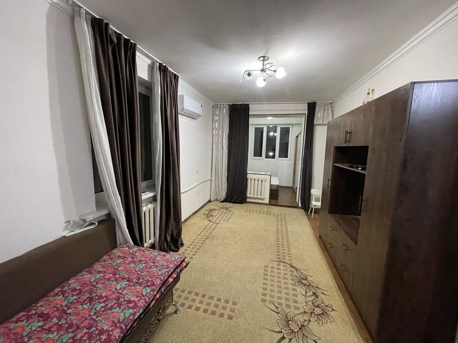 Чиланзар 26.    Продаётся 1-комн.    42м2.