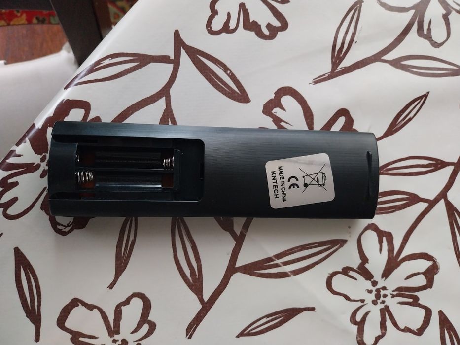 Две дистанционни със кабел за телевизор LG  като нови