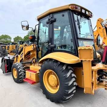 Эксковатор Трактор