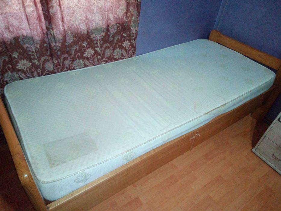 de  vanzare    pat    pentru  1-  persoane !!!