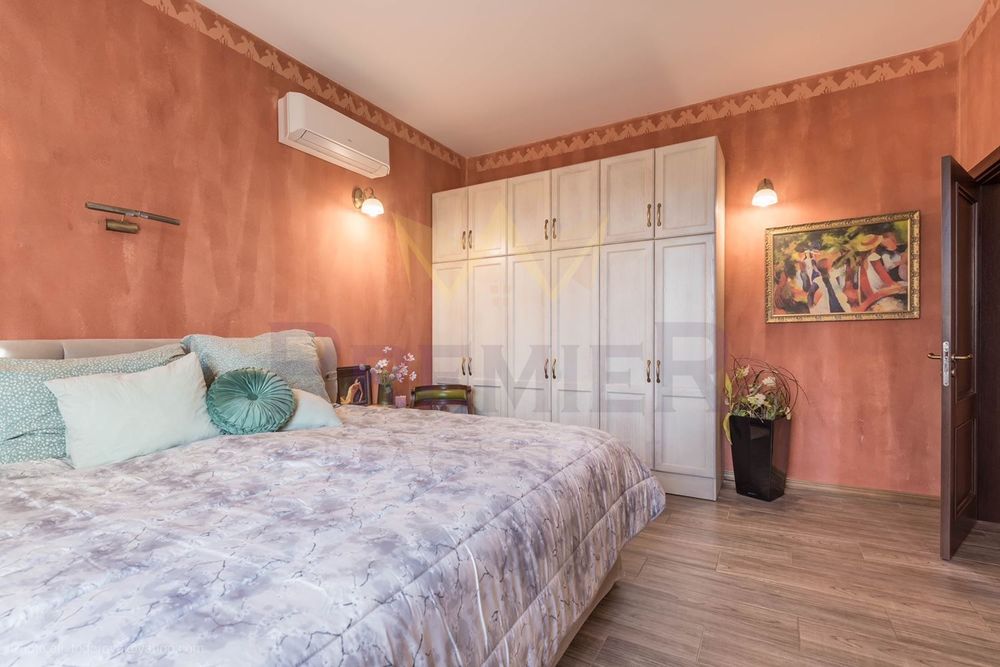 Продава се Къща в с. Приселци, Област Варна - 330 кв.м за 1455 €/кв.м - Снимка #11