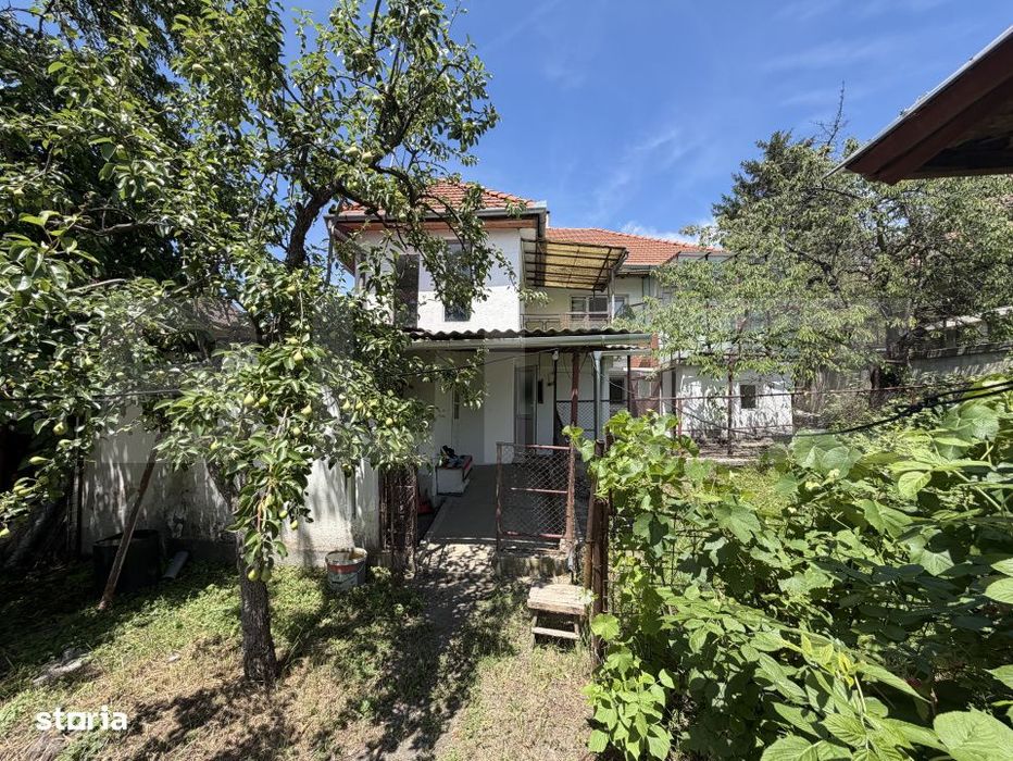 Casa de vanzare, 5 camere si un teren de 500 mp