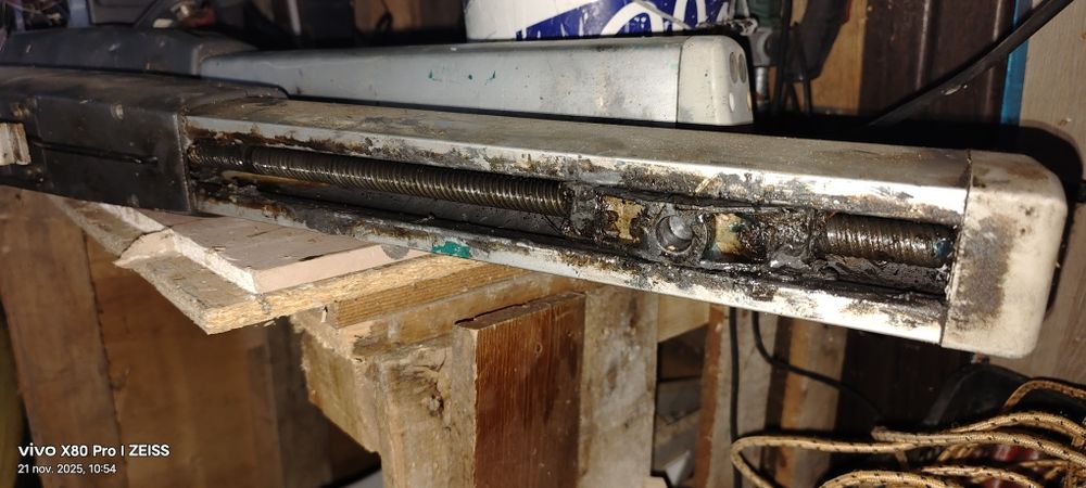 Brațe pentru porți batante