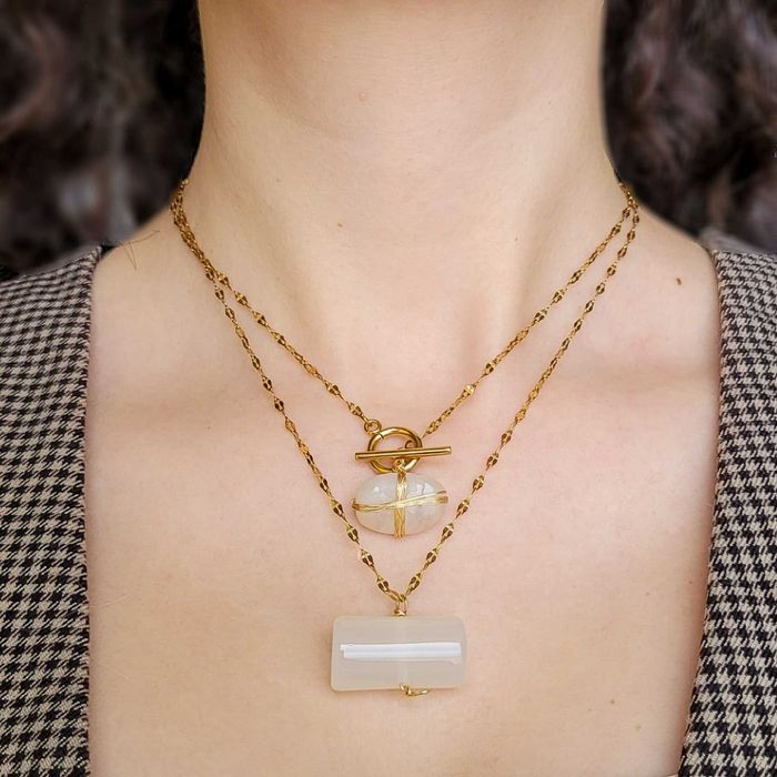 Подарък за Свети Валентин - колие с естествен кварц