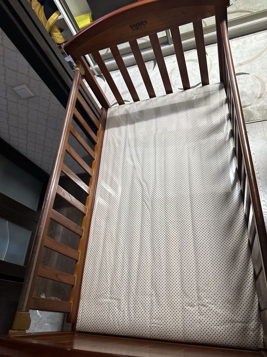 Продам манежку в отличном состояним