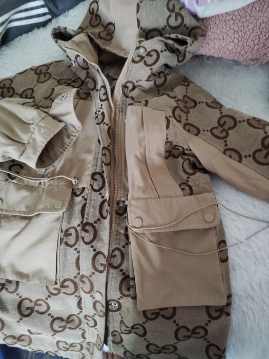 Продам куртки на девочку