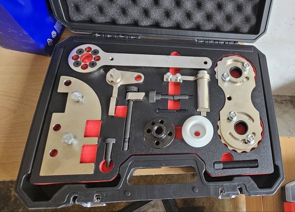 Volvo Инструмент за зацепване на ангренажен ремък