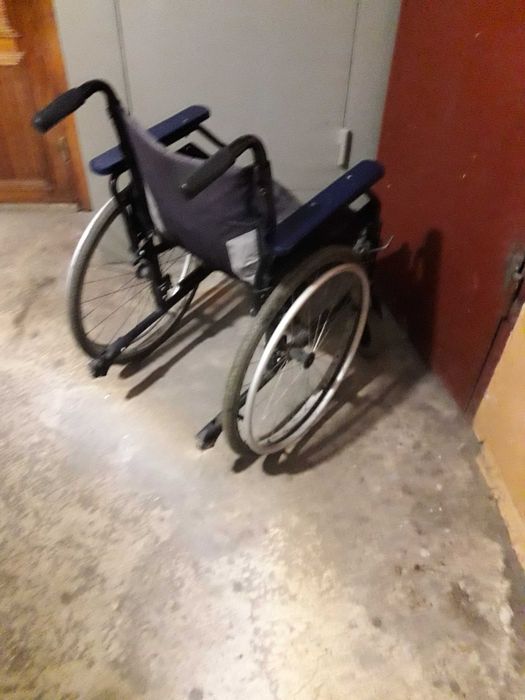 кресло коляска для инвалида