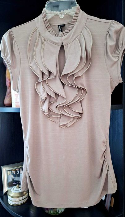 Top bej, aspect tineresc