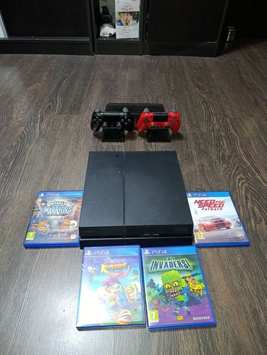 PlayStation 4, 2 controlere+Stand încărcare+  152 de jocuri in cont.
