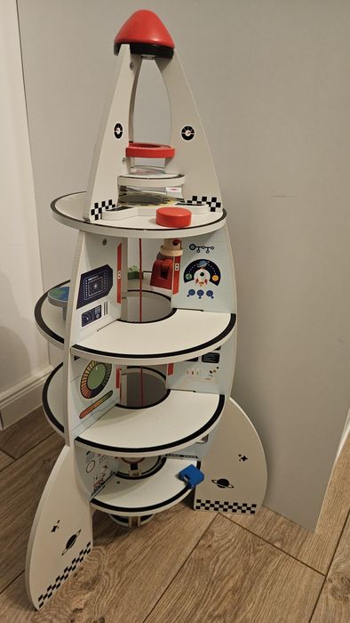 Космически кораб детска дървена играчка
Детска дървена играчка