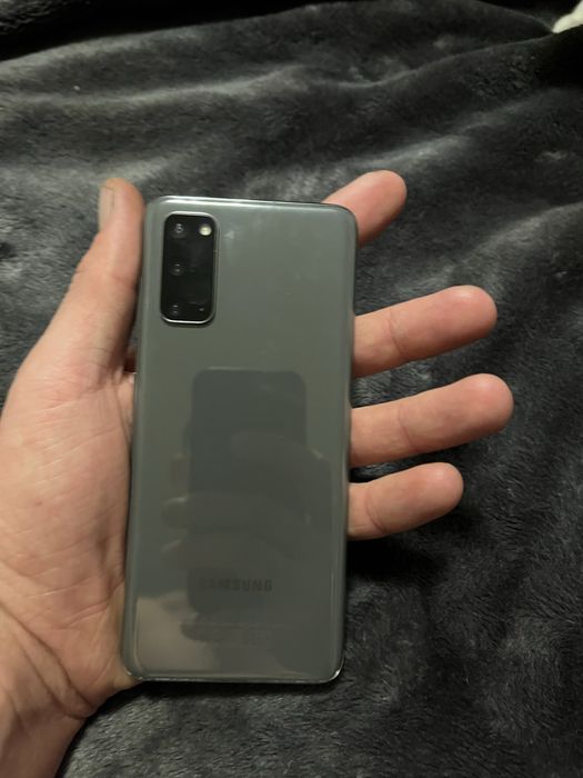 Продаю Самсунг s20
