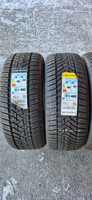 4 anvelope iarna noi Dunlop 225/45/18.Pretul este pe bucata.