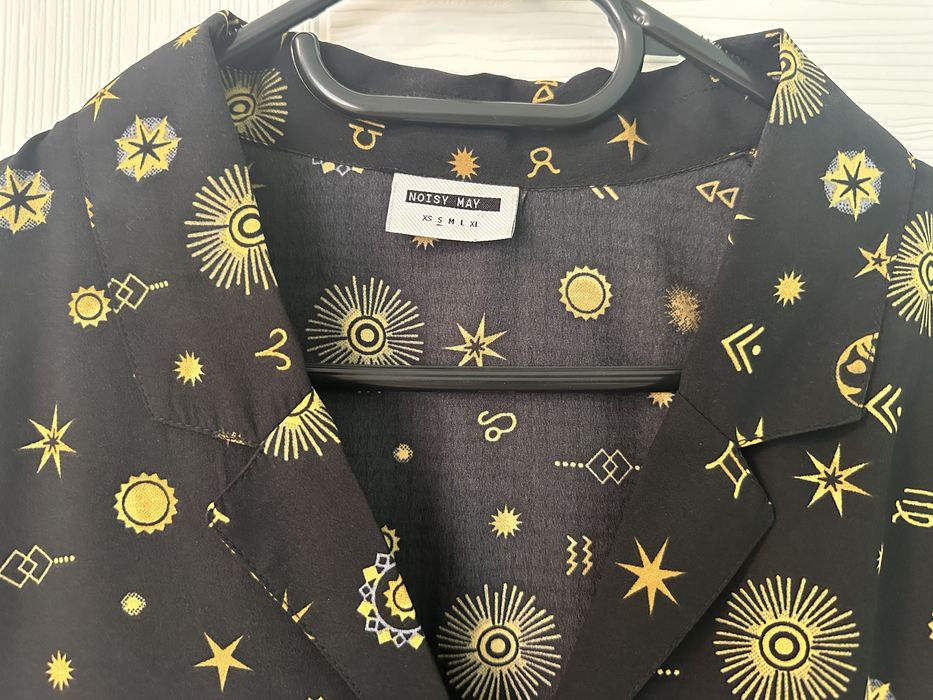 Къса рокля над коляно с къс ръкав