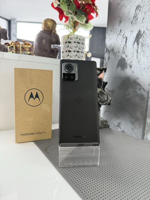 Vand motorola edge 30 ultra de 256 gb nou