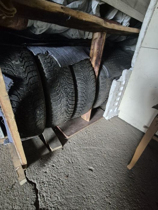 Зимние шины в хорошем состоянии!!!