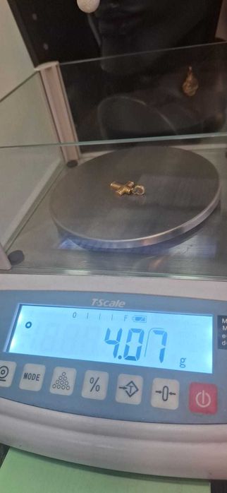 Cruciulita  Aur  14 K - Stare  Foarte  Buna