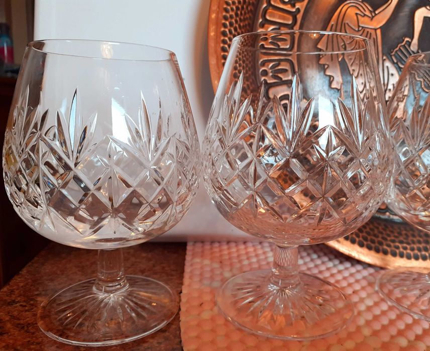 4 броя кристални чаши за коняк