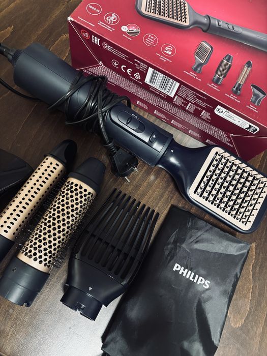 Комплект за стилизиране на косата Philips air styler 5000 с валидна гаранция.