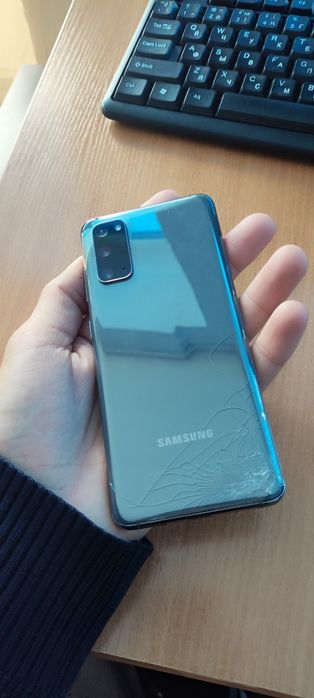 Продам Samsung Galaxy S20