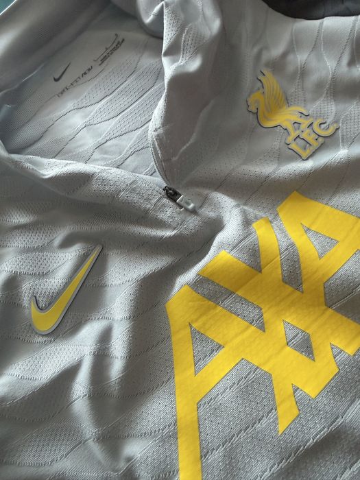 Liverpool NIKE тренировачни