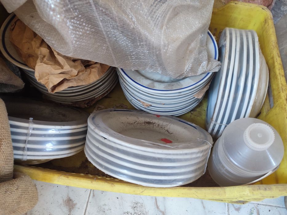 Чинии основни и за супа, ретро