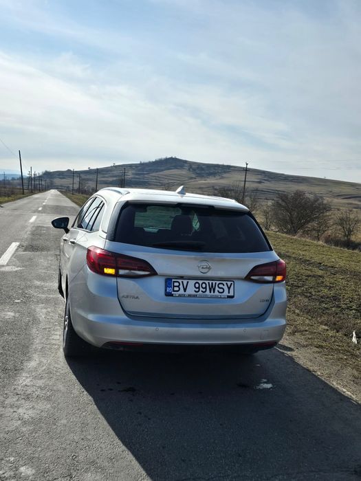 Opel Astra mașină