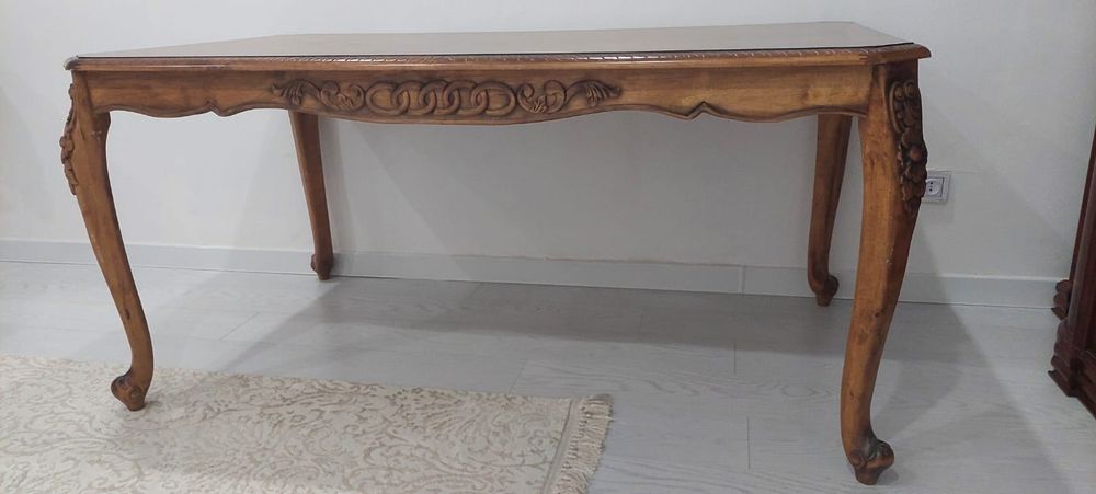 Продается стол для гостиной