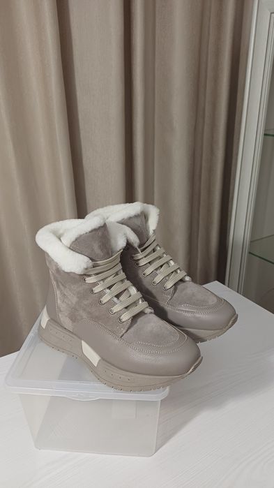 Кроссовки женские зимние