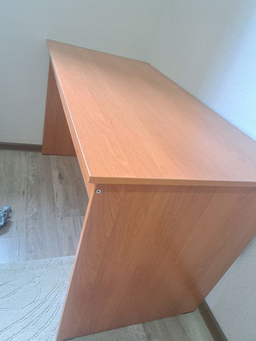 Срочно Офисный стол продается