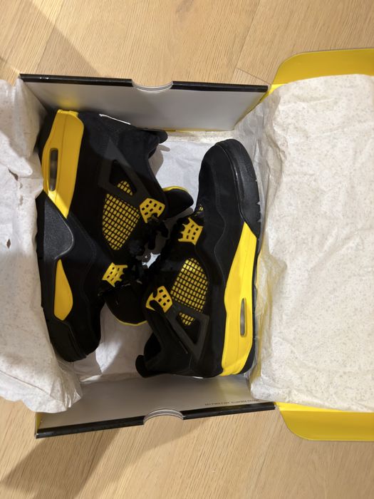 Jordan 4 yellow thunder