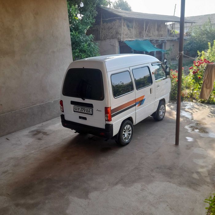 Damas 2013 rangi oq eshikta petno bor ichiga otmagan