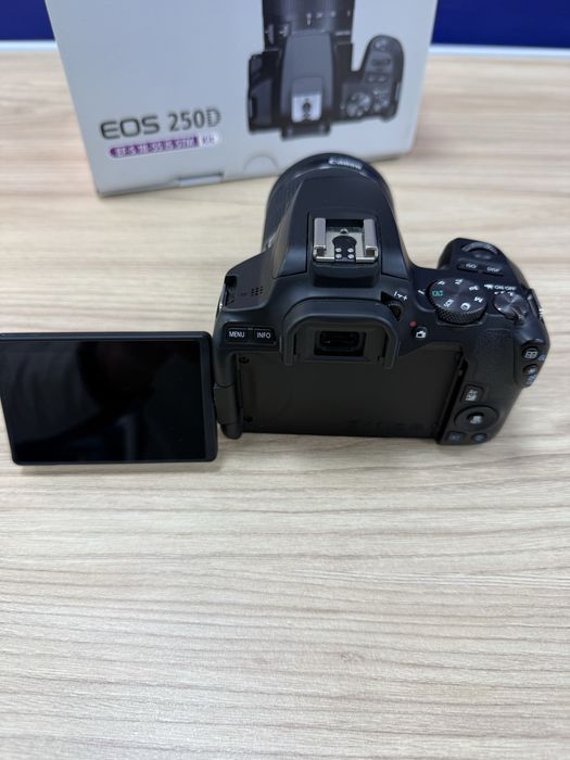 Canon 250D 18-55mm STM 4K
