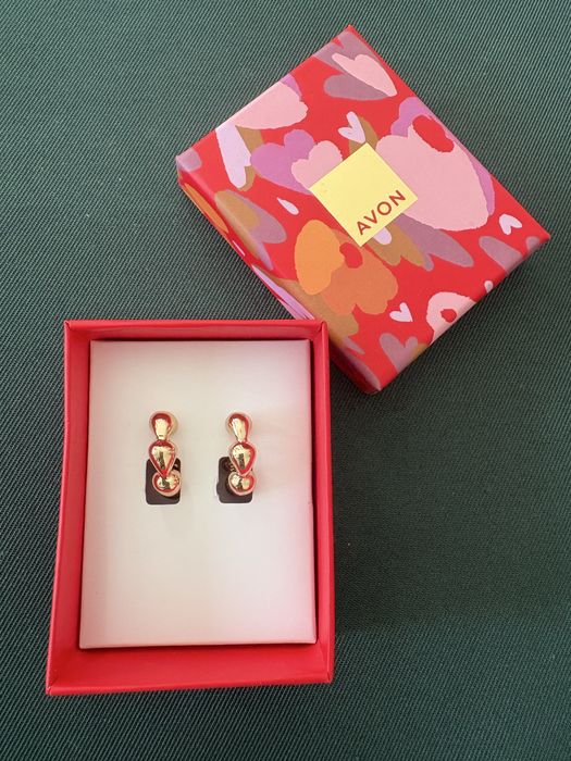 Колие и обици в златисто Avon