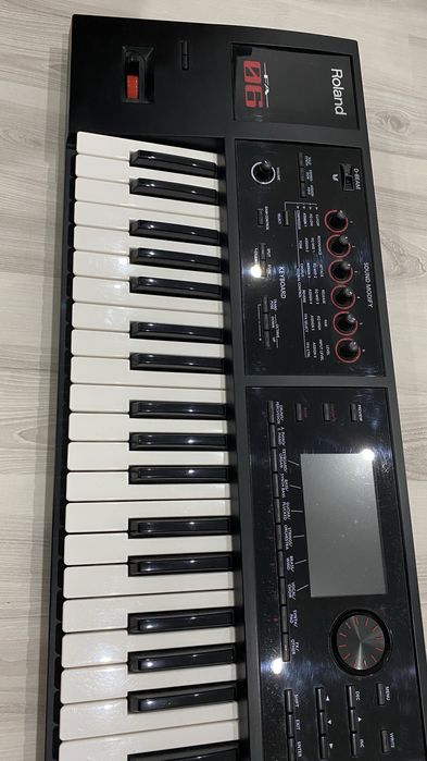 Orga Roland FA 06