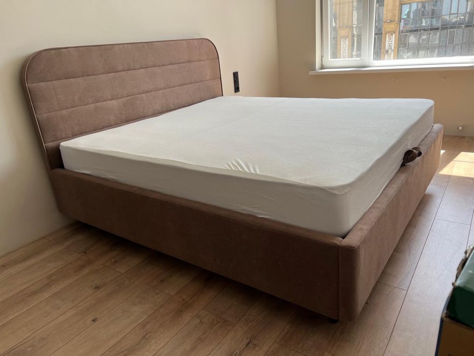 Кровать двухспальная