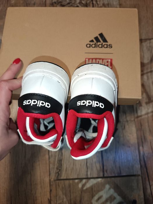 Детски маратонки Adidas 28