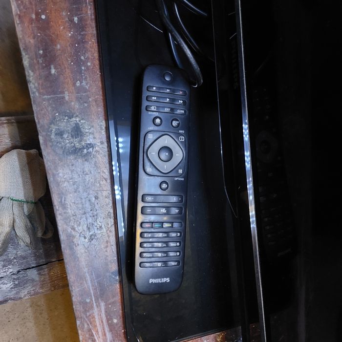Телевизор PHILIPS  на запчасти