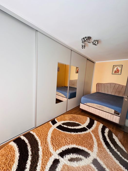 Închiriez apartament 2 camere 57 mp, etaj 4 cu lift