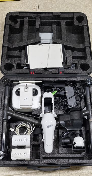 Продавам дрон Inspire 1,със две зарядни, батериите са малко ползвани.