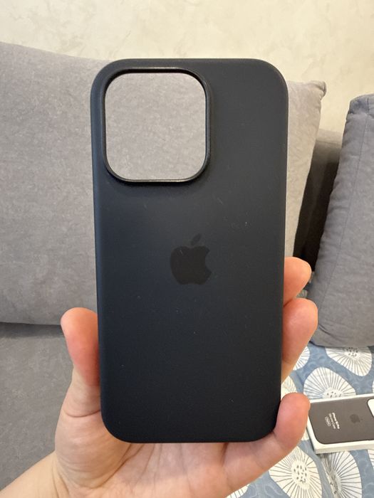Продам оригинал чехлы на iphone 16 PRO