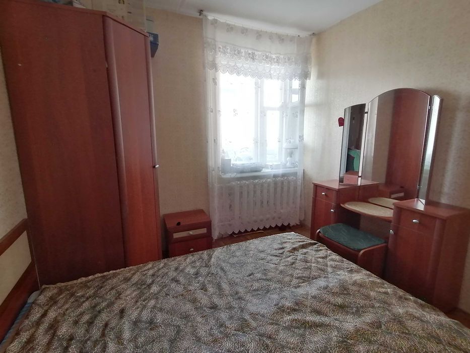 Спальный гарнитур, цвет орех