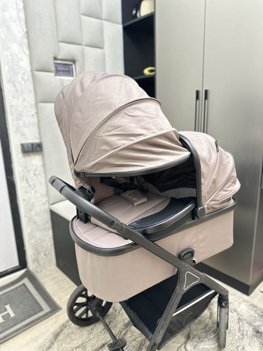 Коляска новая продается