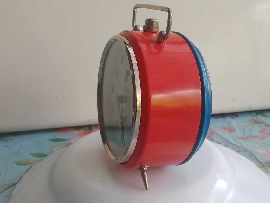 Ceas desteptator de masa-mecanic JNSA . Yugoslavia .