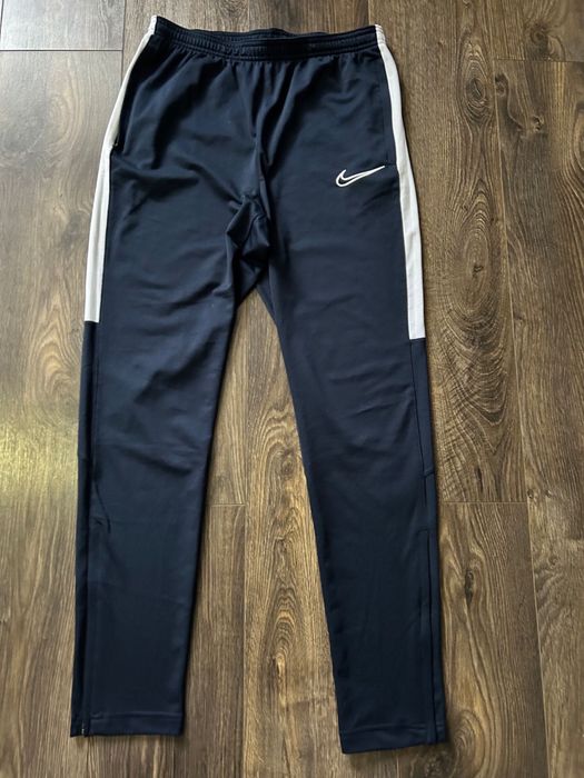 Pantaloni nike barbati