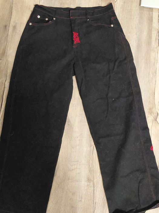 Pantaloni negri cu broderie rosie
