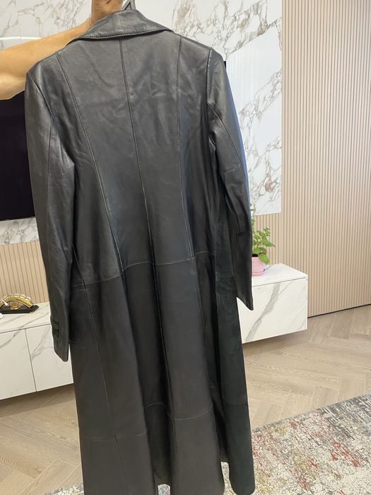 Продам плащ на девушку кожаный турция