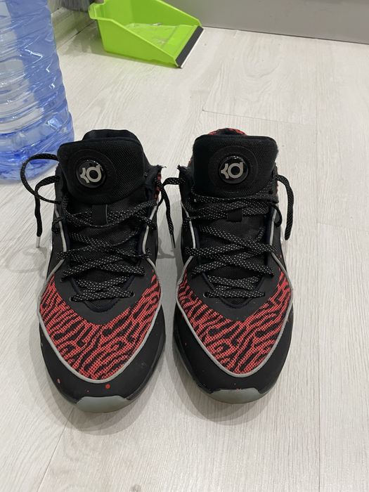 продам баскетболныц кросый