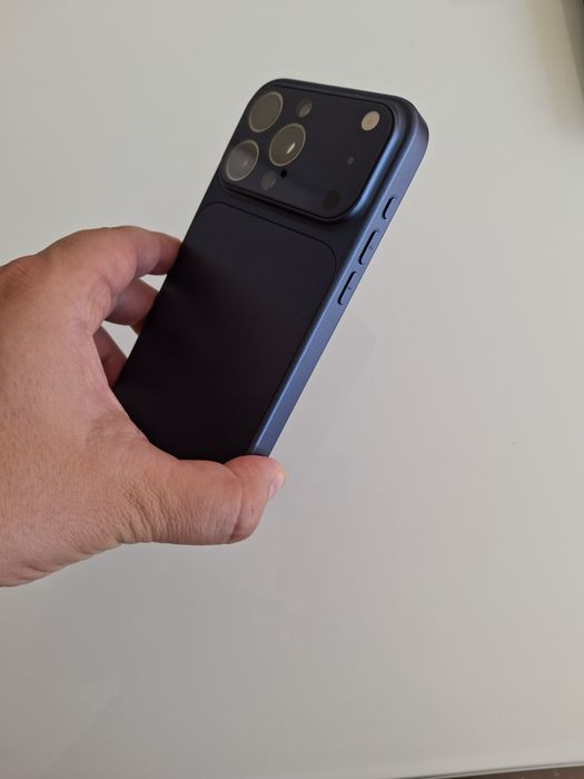 Кейс с Дизайн "17" за iPhone 15 Pro/Max и 16 Pro/Max – 2 цвята