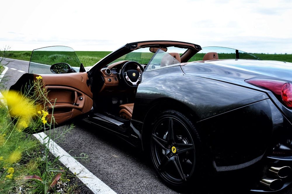 Schimb cu imobiliare Ferrari California